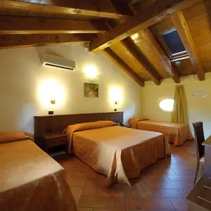 https://corte-degli-estensi-formigine.emilia-romagnahotels.net